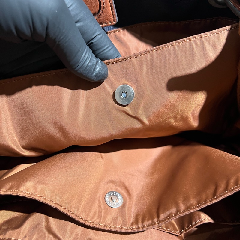 agnès b. 駝色小b吊飾素面尼龍磁扣手提托特包 海軍藍-7