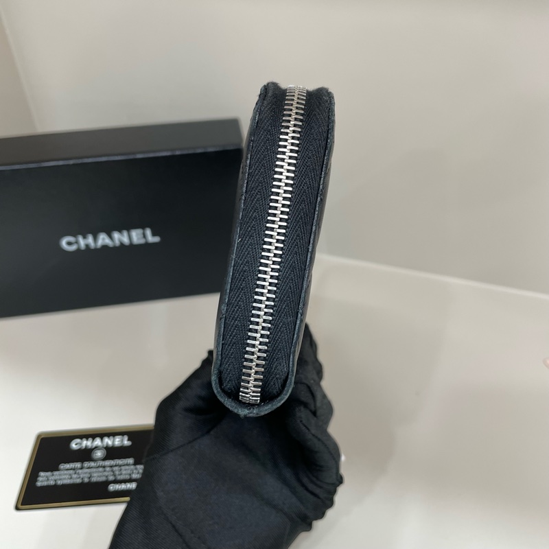 CHANEL｜小羊皮銀釦菱格紋長夾-1