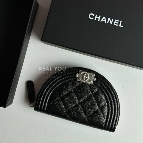 Chanel Boy半月形拉鍊零錢包