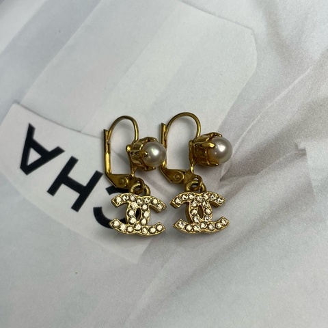 Chanel 02P 水鑽雙C白珍珠垂墜金色耳環
