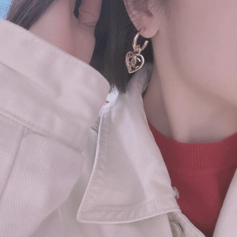 Chanel  香奈兒 22P  鏤空愛心垂吊耳針耳環  淡金色-1