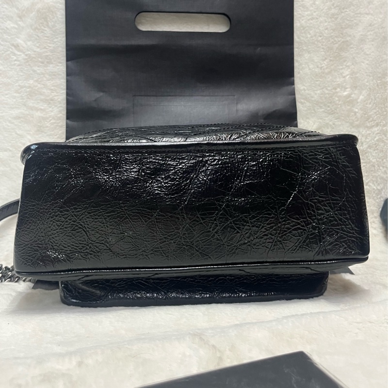 YSL經典 NIKI 系列黑色金屬LOGO復 古銀鍊揉製小牛皮翻蓋局/斜背包(黑-3