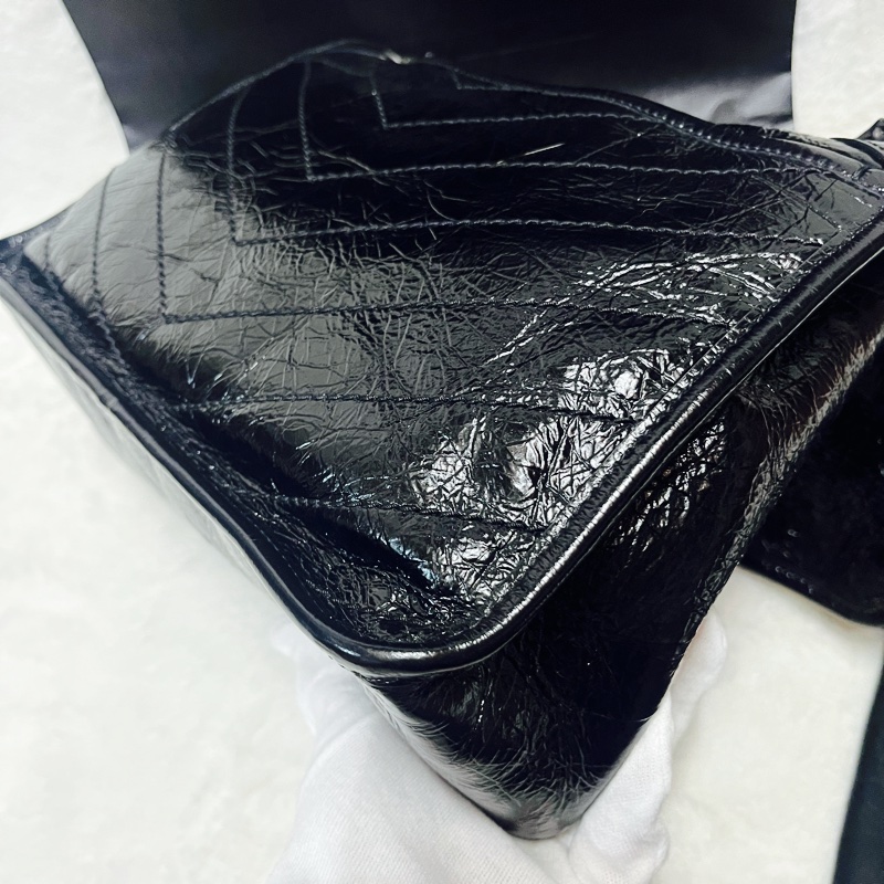 YSL經典 NIKI 系列黑色金屬LOGO復 古銀鍊揉製小牛皮翻蓋局/斜背包(黑-7