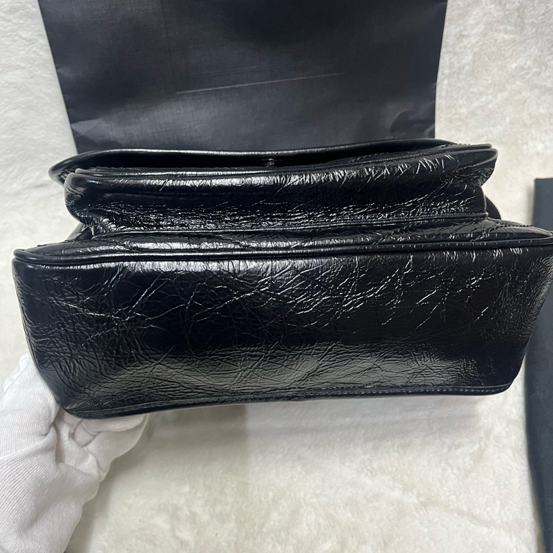 YSL經典 NIKI 系列黑色金屬LOGO復 古銀鍊揉製小牛皮翻蓋局/斜背包(黑-10