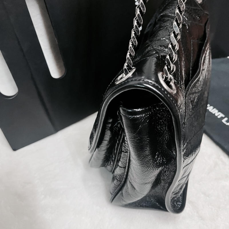 YSL經典 NIKI 系列黑色金屬LOGO復 古銀鍊揉製小牛皮翻蓋局/斜背包(黑-12