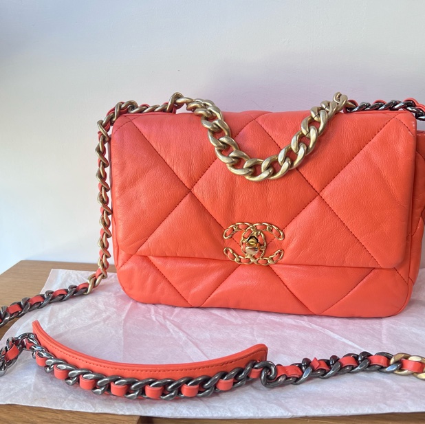 已賣出勿下標-紀念用 -香奈兒Chanel 19橘色羊皮金色書包扣 鏈帶肩背斜背手提多用包-0