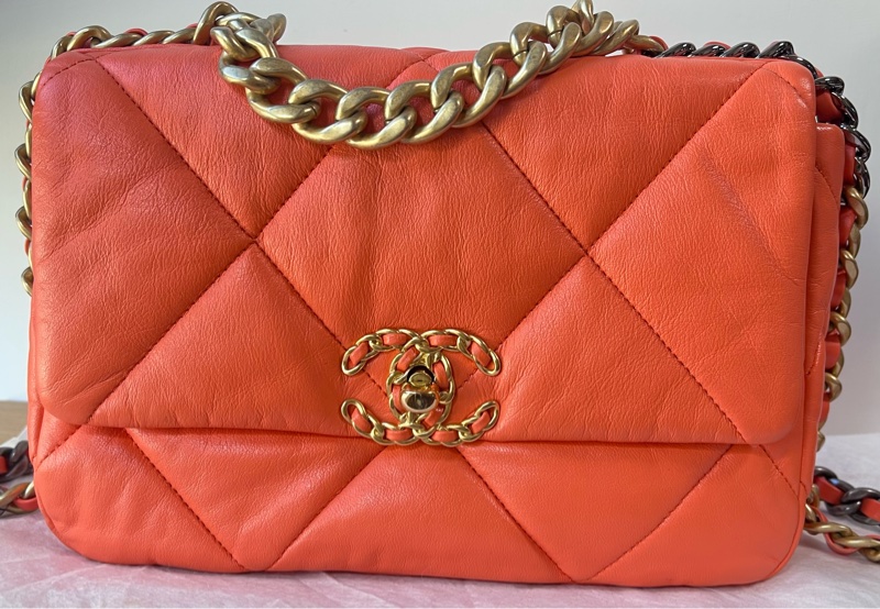 已賣出勿下標-紀念用 -香奈兒Chanel 19橘色羊皮金色書包扣 鏈帶肩背斜背手提多用包-1