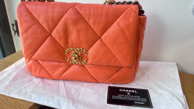 已賣出勿下標-紀念用 -香奈兒Chanel 19橘色羊皮金色書包扣 鏈帶肩背斜背手提多用包-2