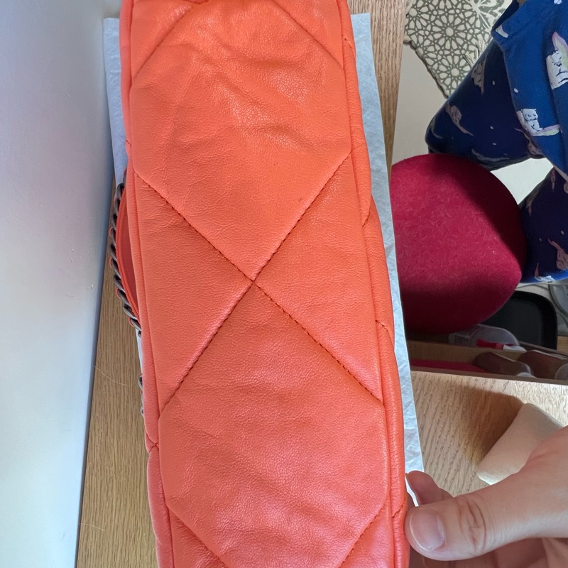 已賣出勿下標-紀念用 -香奈兒Chanel 19橘色羊皮金色書包扣 鏈帶肩背斜背手提多用包-3