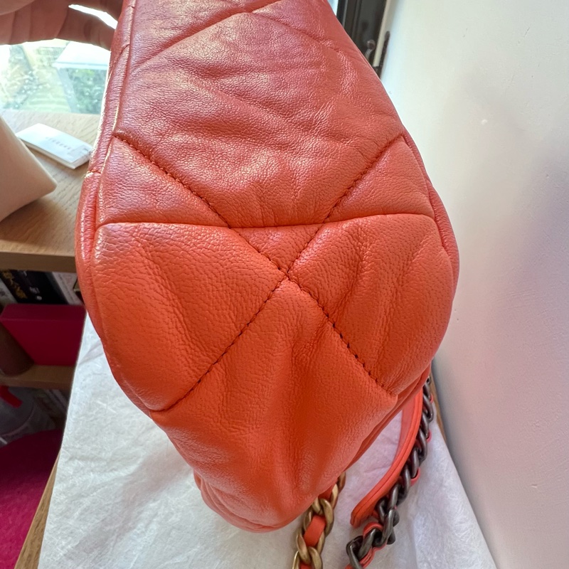 已賣出勿下標-紀念用 -香奈兒Chanel 19橘色羊皮金色書包扣 鏈帶肩背斜背手提多用包-5
