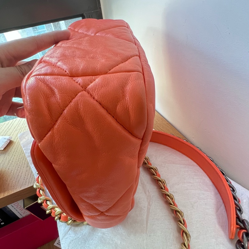 已賣出勿下標-紀念用 -香奈兒Chanel 19橘色羊皮金色書包扣 鏈帶肩背斜背手提多用包-6