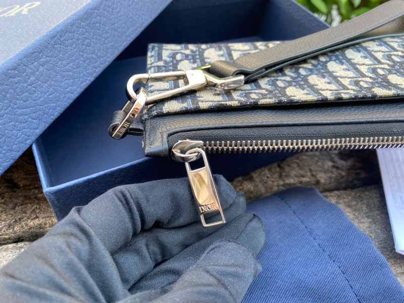 近新DIOR黑色老花logo拉鍊L型手拿長夾手拿包-8