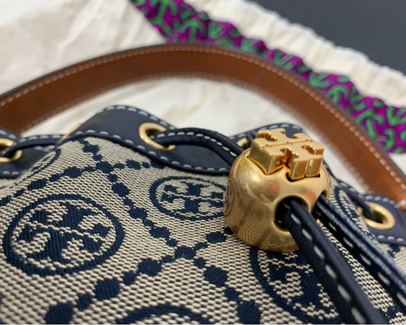 Tory Burch T Monogram mini Bucket Bag 迷你老花水桶包-8