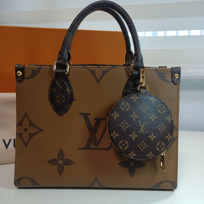 5/26-5/28 周末三天特價,LV onthego pm 全新品 零錢包款 可手提 可斜背-2