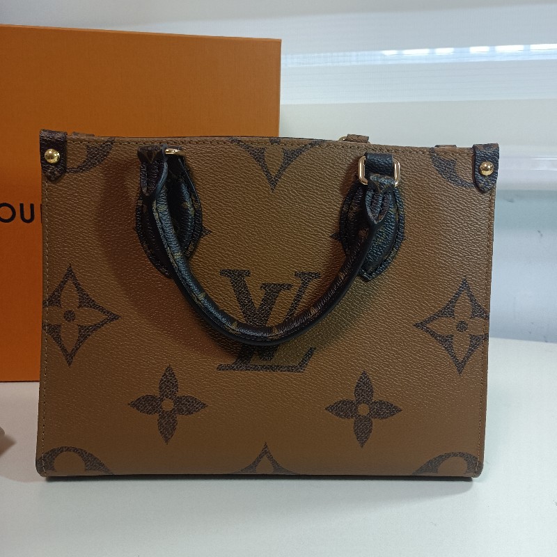 5/26-5/28 周末三天特價,LV onthego pm 全新品 零錢包款 可手提 可斜背-5