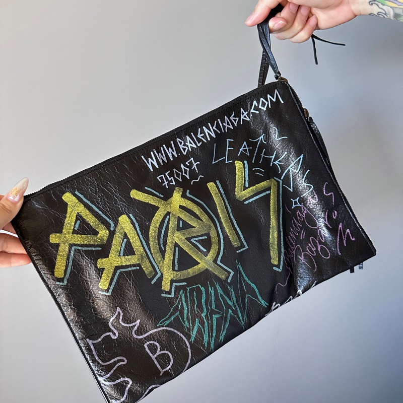 巴黎世家BALENCIAGA 小牛皮彩繪塗鴉手拿包 二手-0