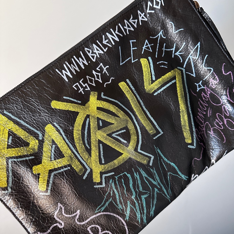 巴黎世家BALENCIAGA 小牛皮彩繪塗鴉手拿包 二手-1