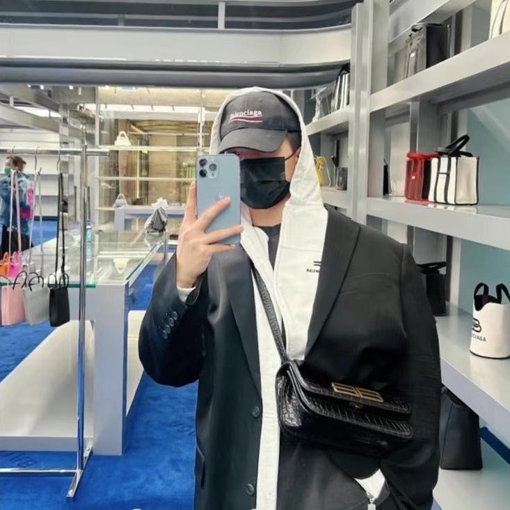 【預購】BALENCIAGA 巴黎世家 Gossip 金扣黑色經典鱷魚紋牛皮翻蓋斜肩背包-5