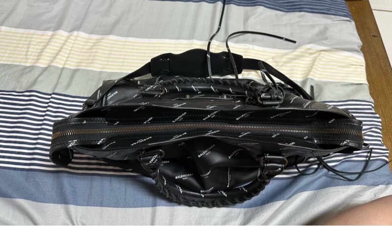 巴黎世家BALENCIAGA-滿版logo機車包-10