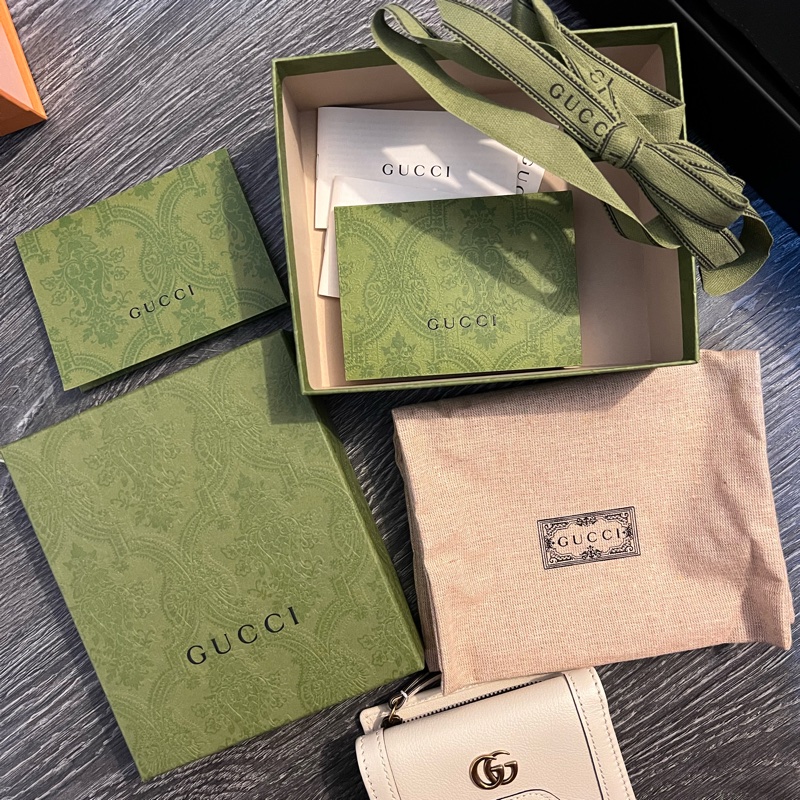 Gucci白色三節竹節短夾（近全新）-26
