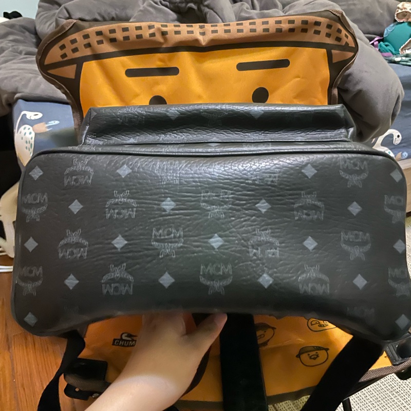 韓國 潮牌 名牌MCM 鉚釘後背包 全牛皮 特價出清 明星同款 黑色 M號 可裝13吋平板或筆電-8