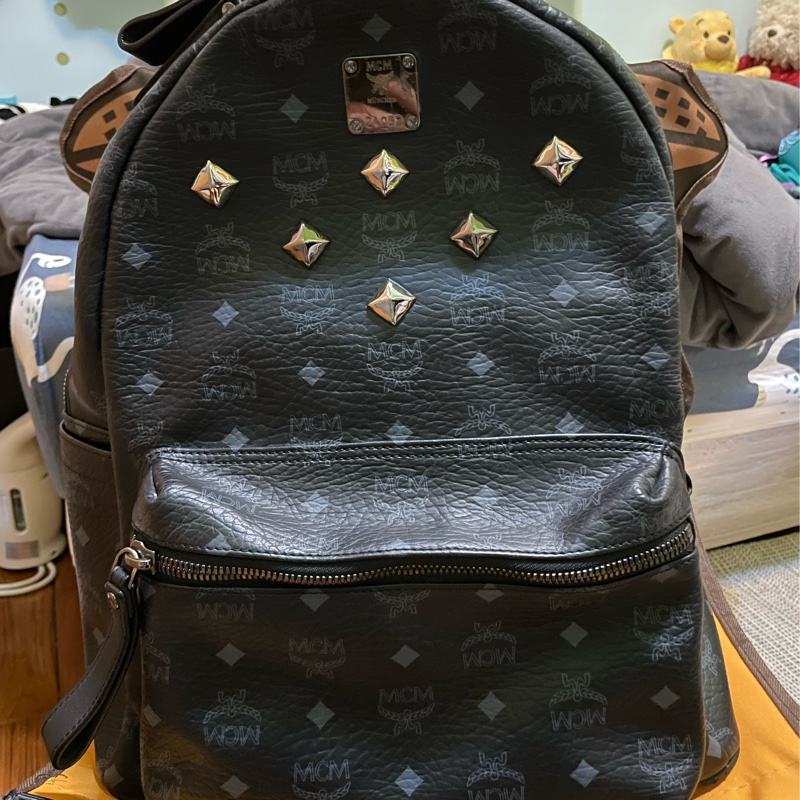 韓國 潮牌 名牌MCM 鉚釘後背包 全牛皮 特價出清 明星同款 黑色 M號 可裝13吋平板或筆電-10