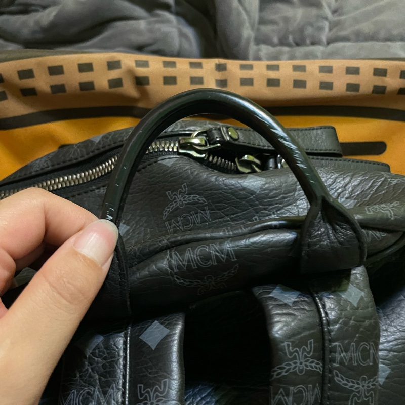 韓國 潮牌 名牌MCM 鉚釘後背包 全牛皮 特價出清 明星同款 黑色 M號 可裝13吋平板或筆電-18