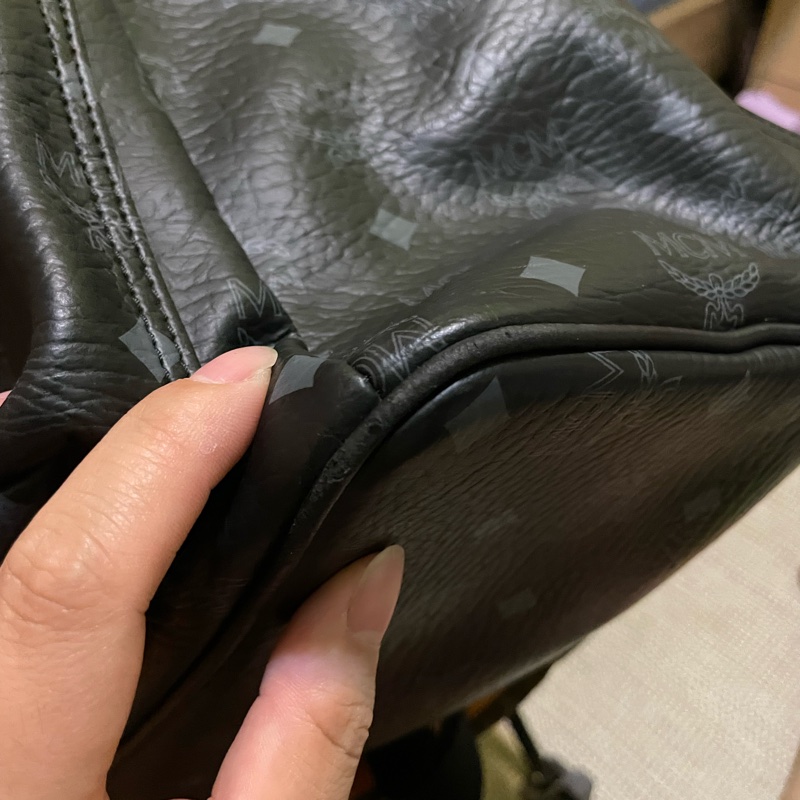 韓國 潮牌 名牌MCM 鉚釘後背包 全牛皮 特價出清 明星同款 黑色 M號 可裝13吋平板或筆電-19