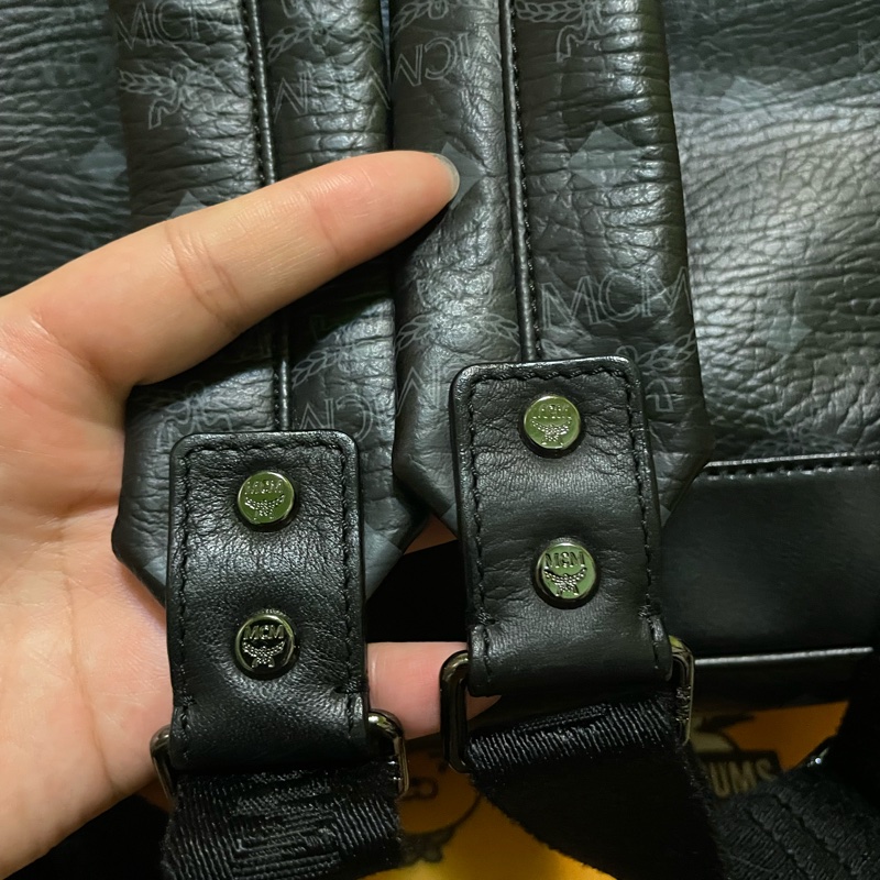 韓國 潮牌 名牌MCM 鉚釘後背包 全牛皮 特價出清 明星同款 黑色 M號 可裝13吋平板或筆電-21