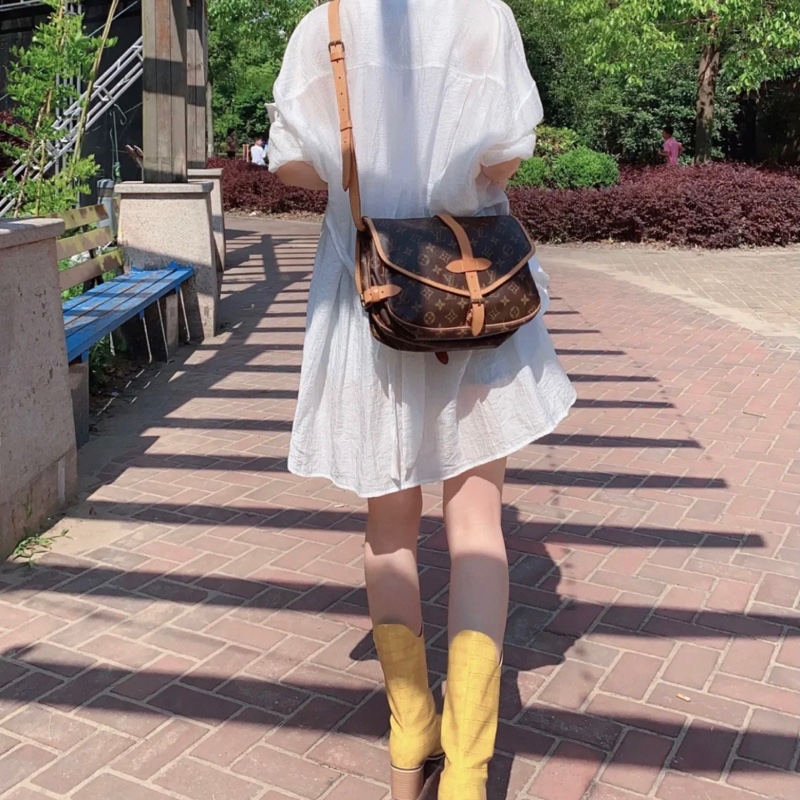 Lv 老花 雙子星 馬鞍包 中號男女都適用  很適合出遊 出國 雙面開跟釦超級方便跟安全-12