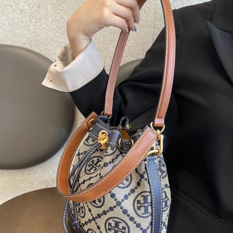 全新Tory Burchmonogram老花水桶爆款!大號:21*21*12cm兩色都有-4