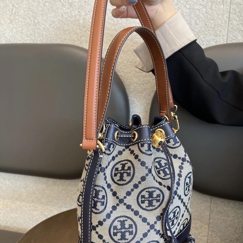 全新Tory Burchmonogram老花水桶爆款!大號:21*21*12cm兩色都有-6