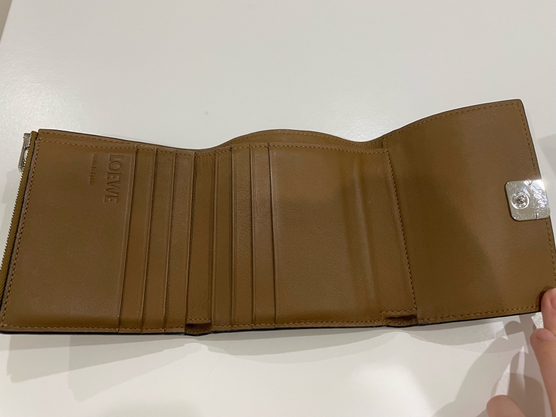 Loewe Anagram 三折短夾/橡木色-3