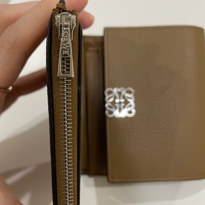 Loewe Anagram 三折短夾/橡木色-10