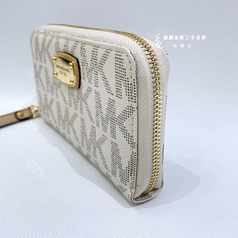 MK JET SET白色防刮牛皮手拿ㄇ拉對開長夾-1