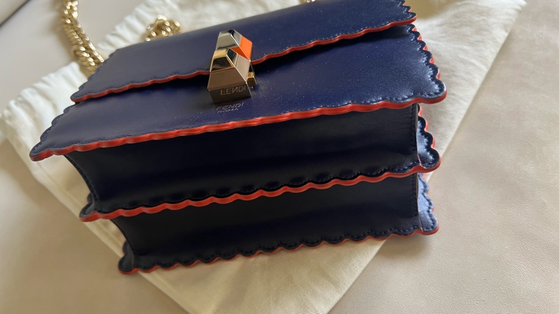 FENDI KANI 金鍊 斜背包-15