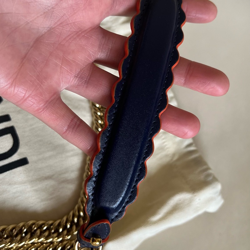 FENDI KANI 金鍊 斜背包-17