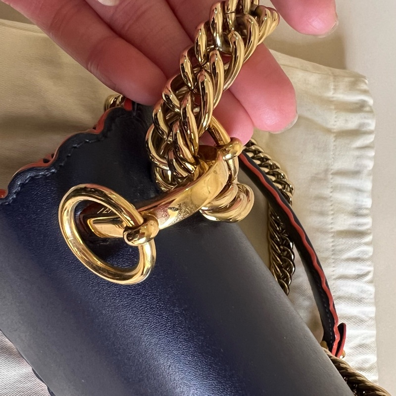 FENDI KANI 金鍊 斜背包-18