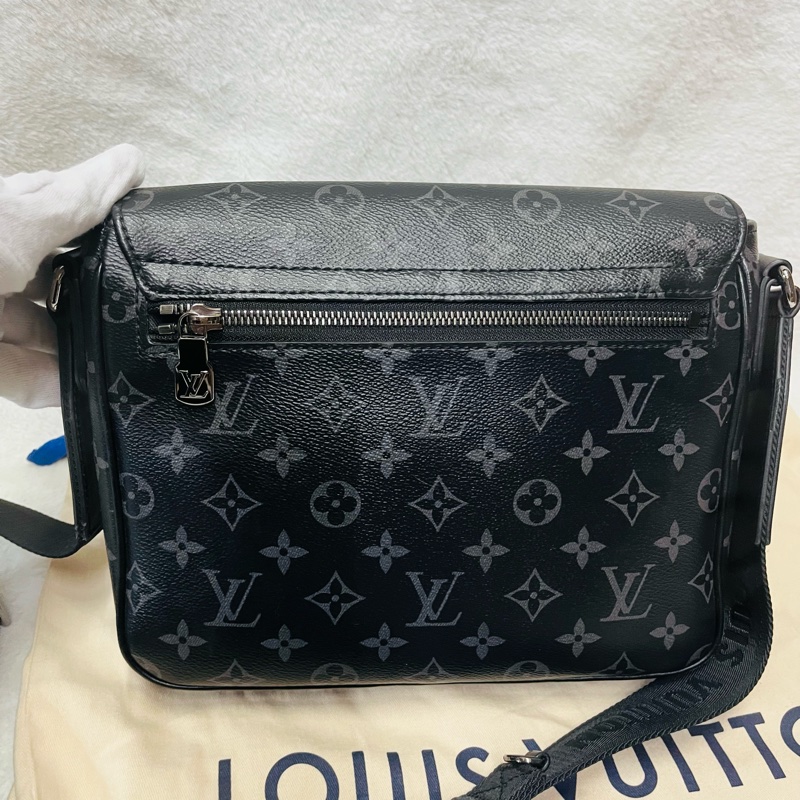 LV斜背郵差包(黑花)-2