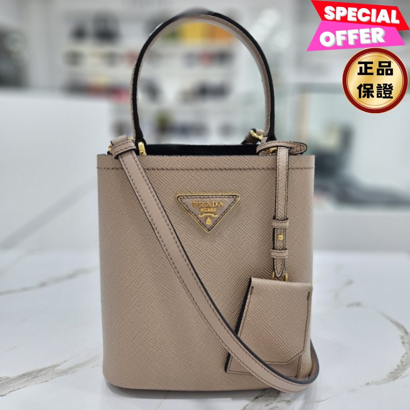 🎉新品好折扣✨Prada 1BA217 小款 Double Saffiano Panier 皮革水桶包 粉色-0
