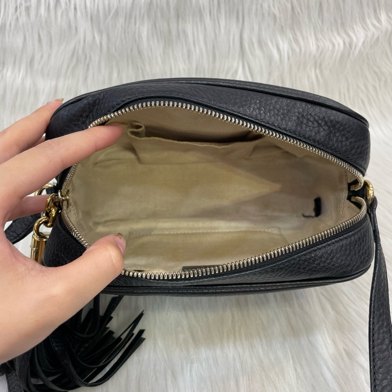 Gucci 308364黑牛皮Soho Disco系列流蘇斜背相機包-11