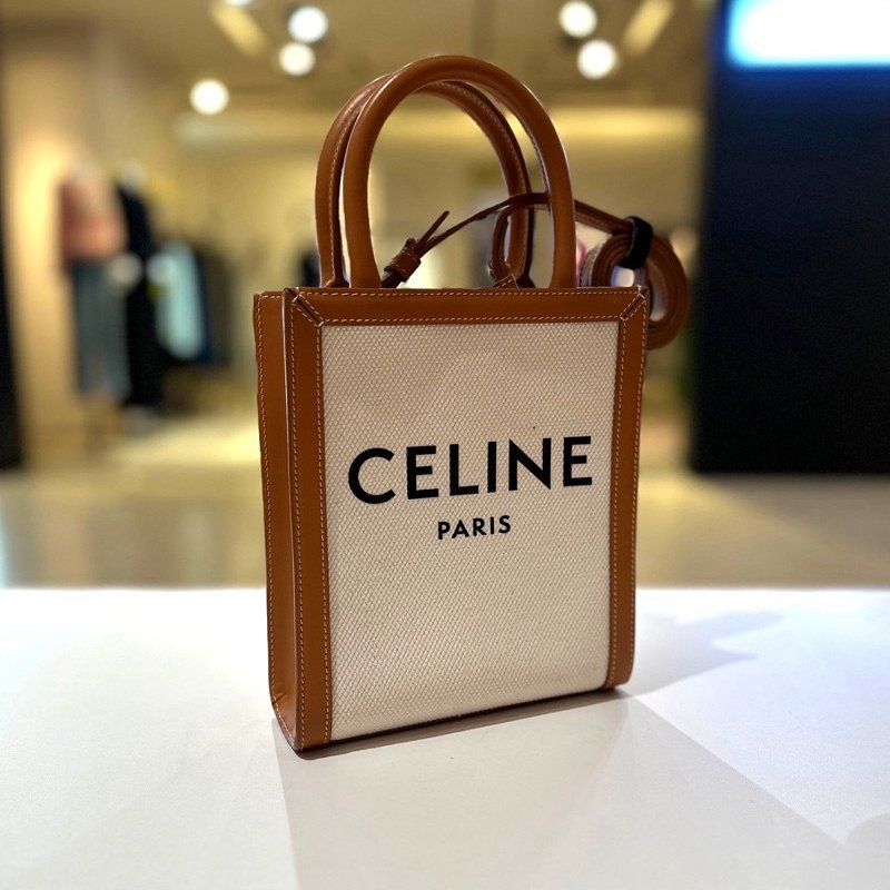 🎉新品好折扣✨Celine Triomphe 193302 凱旋門帆布迷你直式 Cabas包/付長肩帶-14