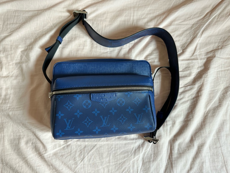 LV Outdoor 郵差包 M30242 海軍藍-3