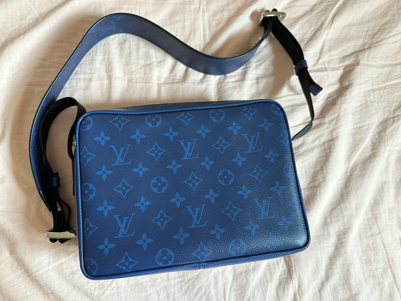LV Outdoor 郵差包 M30242 海軍藍-4
