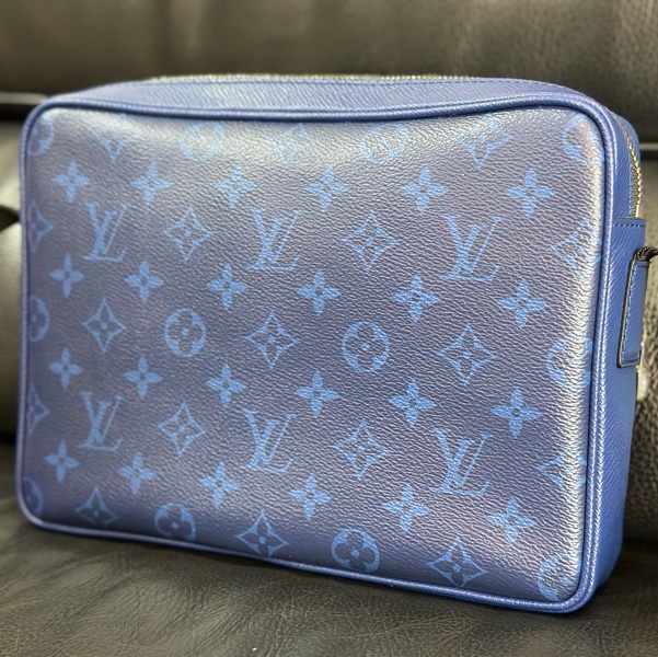 LV Outdoor 郵差包 M30242 海軍藍-7