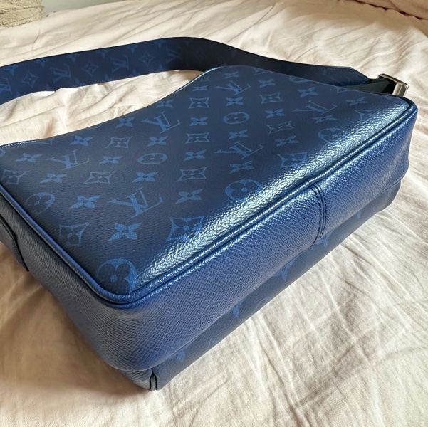 LV Outdoor 郵差包 M30242 海軍藍-8