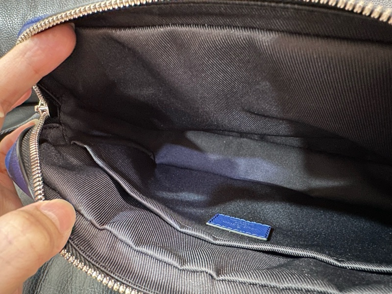 LV Outdoor 郵差包 M30242 海軍藍-9