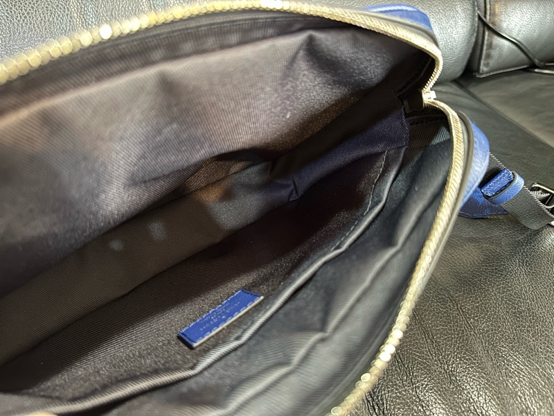 LV Outdoor 郵差包 M30242 海軍藍-10