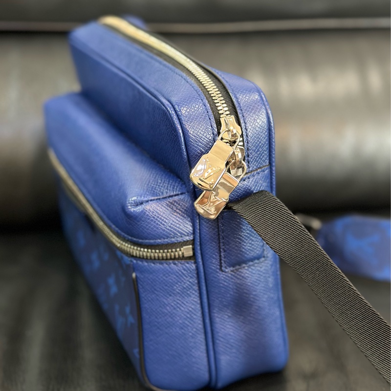 LV Outdoor 郵差包 M30242 海軍藍-16