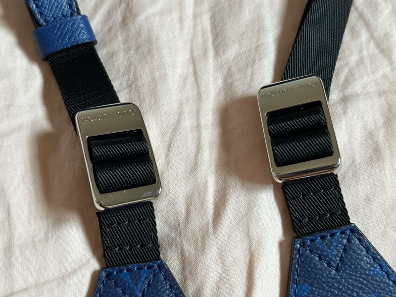 LV Outdoor 郵差包 M30242 海軍藍-17